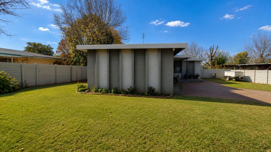 4 Bedroom Property for Sale in Flamwood North West
